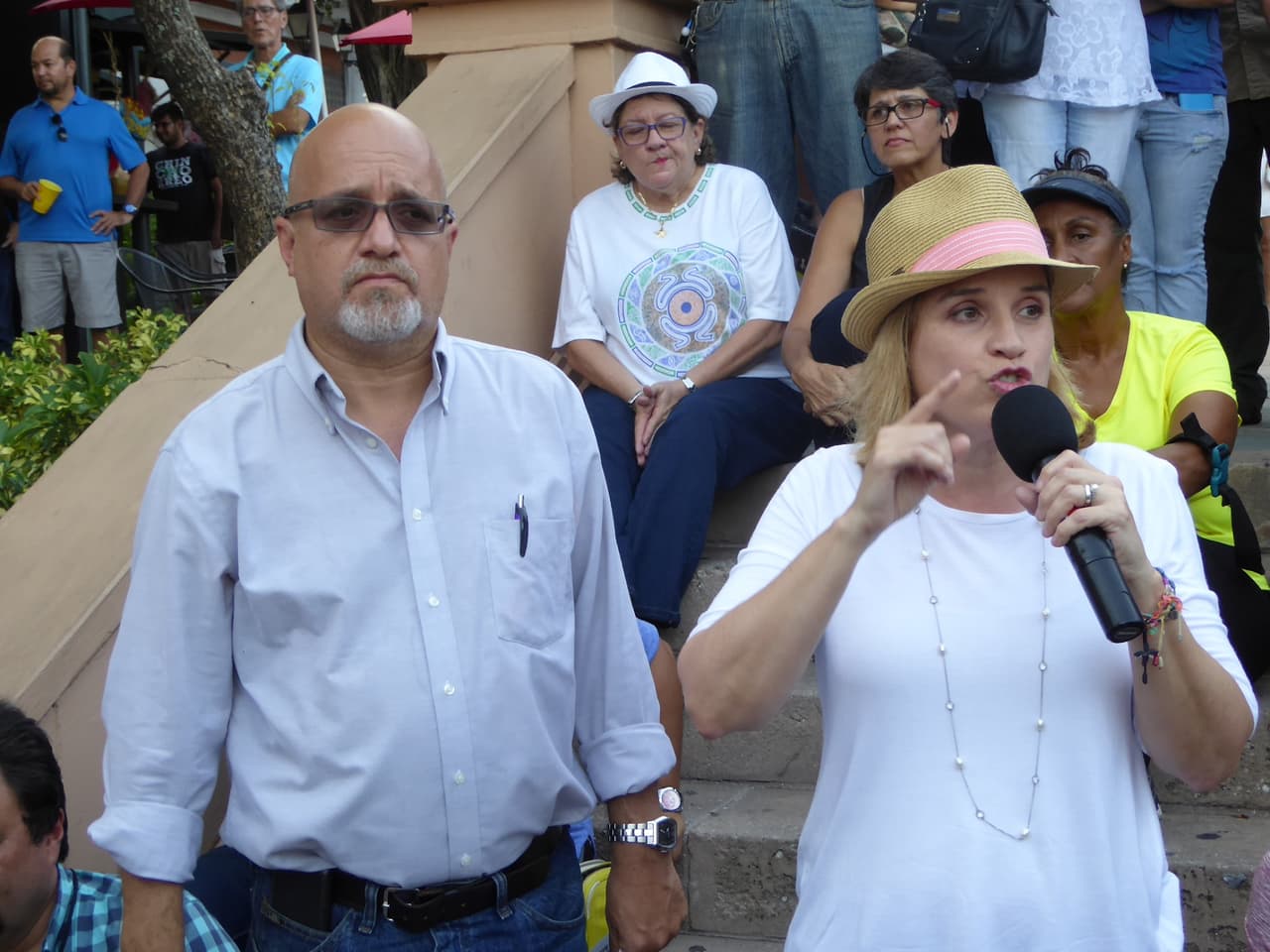 Alcaldesa de San Juan demanda en el foro federal al gobernador, a miembros del gabinete y al CDC