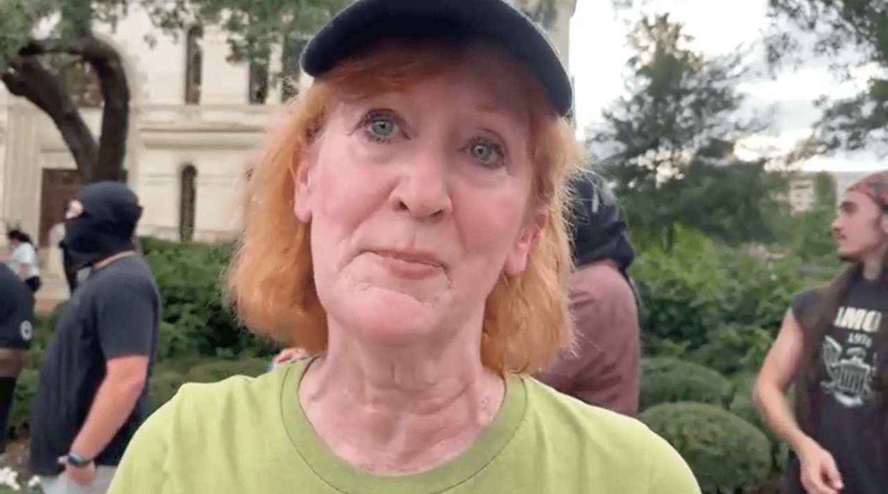 <i>Univision</i> habló con varias personas y expresaban su apoyo a la comunidad inmigrante en La Ciudad del Álamo.