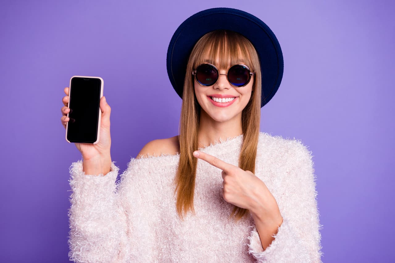 <b>Puesto 19: promotores de productos.</b> Estos trabajadores muestran la mercancía en los puntos de venta e interactúan directamente con los compradores. Se proyecta que unos 9,100 de estos empleados saldrán de la fuerza laboral y 6,300 se transferirán a una nueva ocupación cada año desde 2018 hasta 2028.
<br>