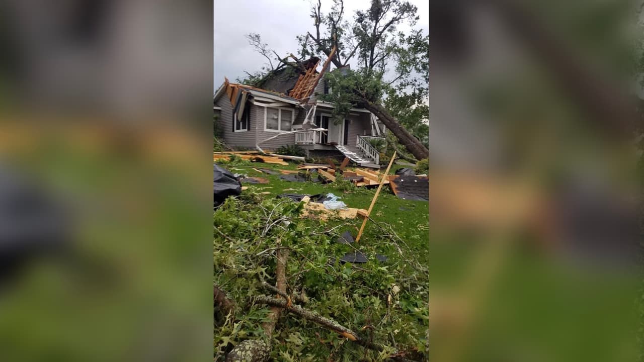 Otra vigilancia por tornado había sido emitida en el área de Houston el domingo pasado, cuando hubo una tormenta que dejó
<a href="https://www.univision.com/local/houston-kxln/asi-fue-como-el-granizo-se-hizo-presente-la-manana-de-este-domingo-en-el-area-de-houston-fotos">granizos en localidades como Katy, Jersey Village y Cypress. </a>