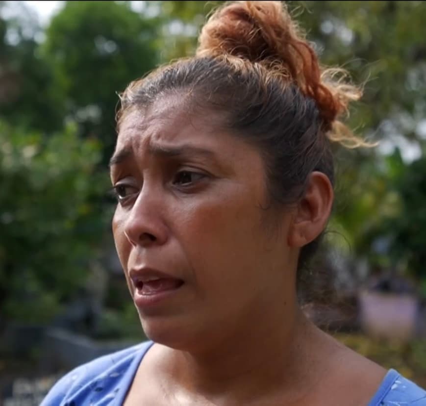 “Me da tristeza verlos en esta pobreza”, cuenta Fabiola, una vecina de la zona, quien procura estar al pendiente de ver cómo están.
<br>