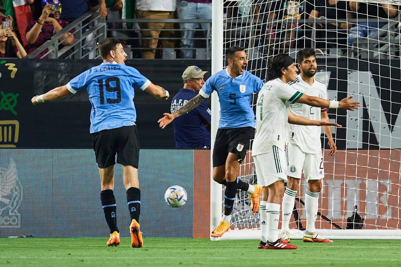 La selección mexicana tuvo uno de sus partidos más oscuros en la era del ‘Tata’ Martino y con doble de Edinson Cavani, Uruguay le pasó por encima a un Tri, que generó dudas, incertidumbre y preocupación a menos de 6 meses de Qatar 2022.