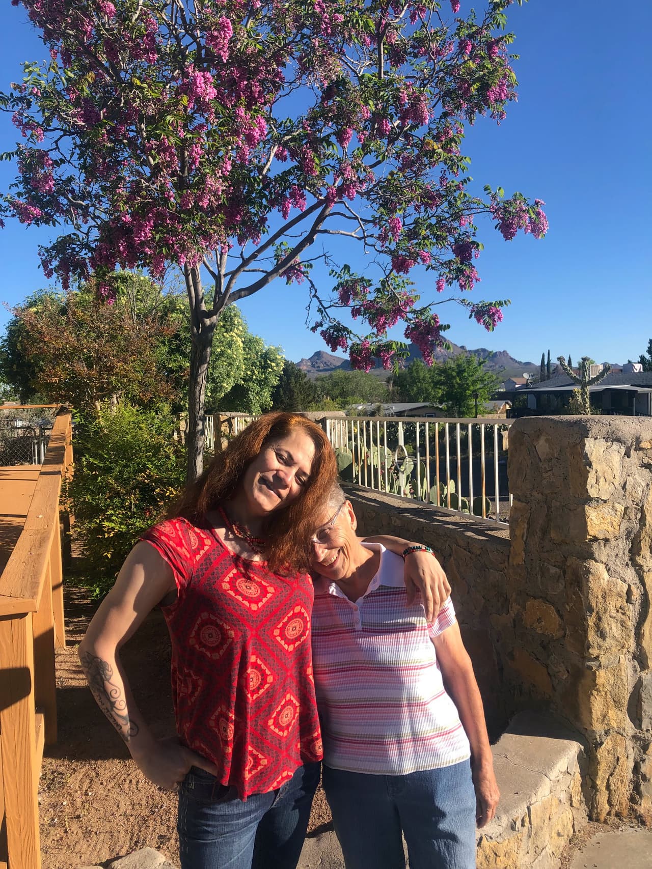 <a href="https://www.univision.com/noticias/inmigracion/esto-es-tortura-asi-hablan-los-inmigrantes-que-han-sido-aislados-por-tiempo-prolongado-en-celdas-de-castigo">Dulce Rivera estuvo en una celda de castigo</a> los últimos 11 meses de su vida, cuando fue liberada del centro de detención de El Paso, Texas, el 9 de abril de 2019. Jan Thompson, una voluntaria de la organización Avid le dio posada en su casa, "hasta que pueda valerse por sí misma".