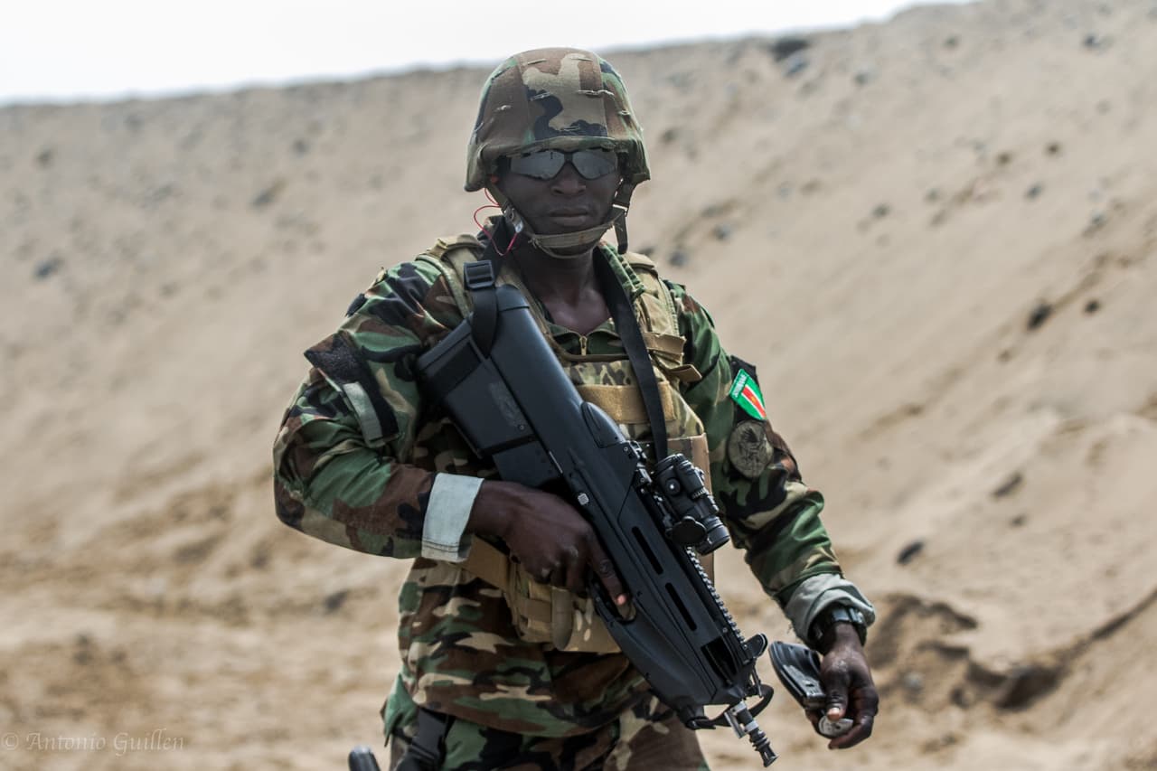 Este lunes dio inicio nueva edición de la competencia militar Fuerzas Comando, la cual, en su edición 2016, se realiza en Lima, Perú. Durante los 10 siguientes días, equipos militares de élite provenientes de 20 países de América mostrarán su destreza, su fuerza y su resistencia, así como sus estrategias en contra del terrorismo y el crimen organizado.