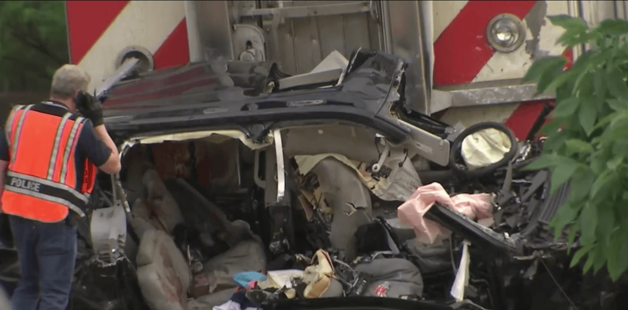 En el tren viajaban 41 pasajeros en total, 38 desalojaron el medio de transporte ilesos.