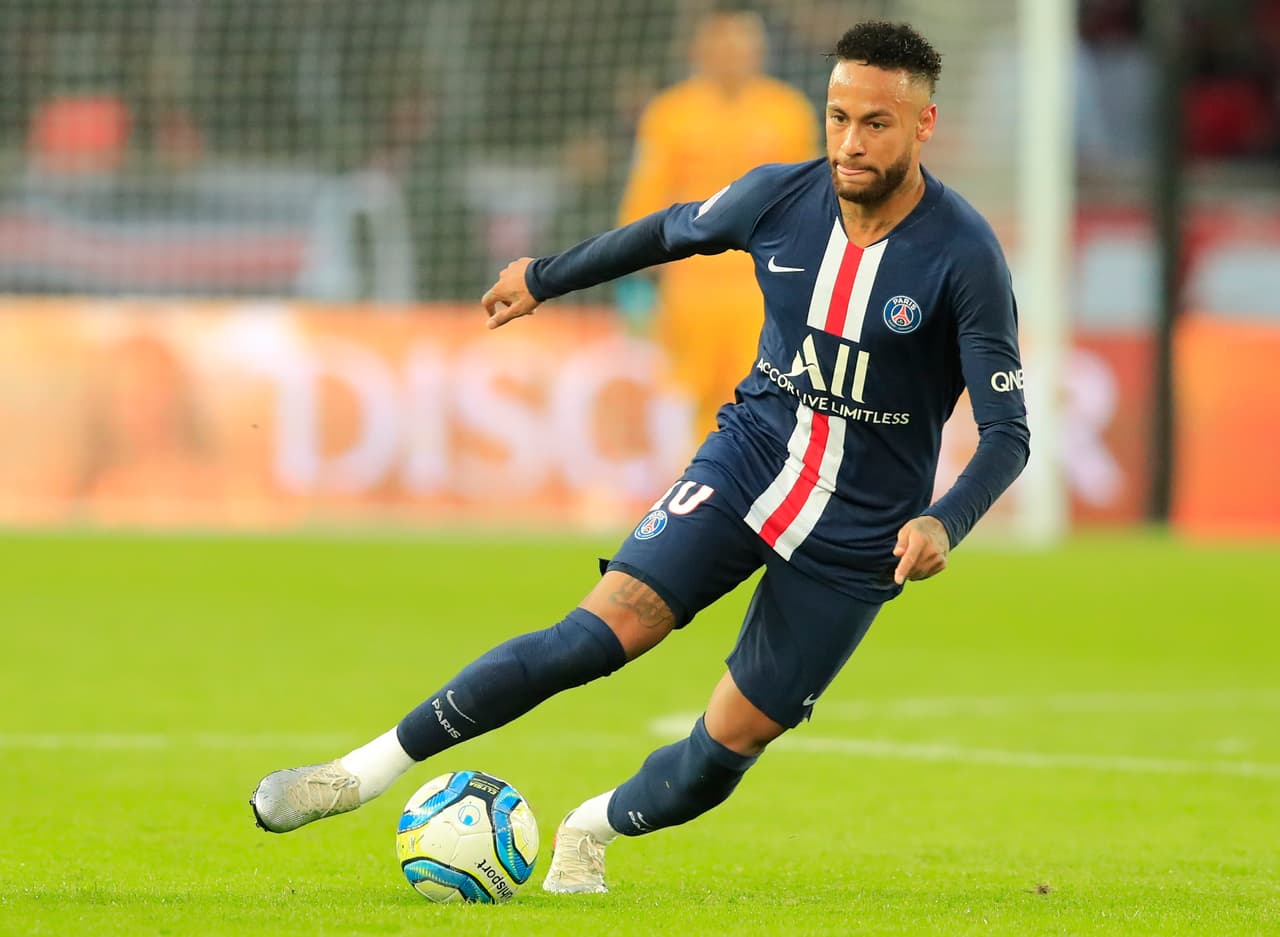 Debutó con Barcelona en la temporada 2013/14 y con ellos ganó todo: Liga, Copa, Supercopa, Champions League, Supercopa de Europa y Mundial de Clubes.