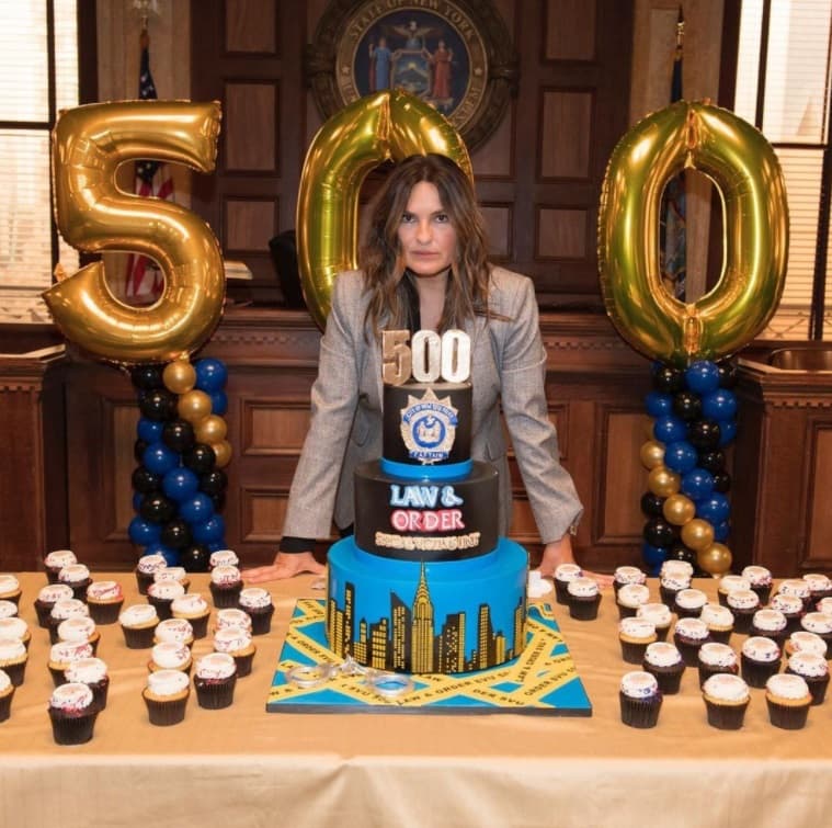 La serie se estrenó en la cadena NBC el 20 de septiembre de 1999, es la segunda serie de la franquicia 'Law & Order' y acumula 23 temporadas ininterrumpidas.
<br>
<br>La actriz
<b>Mariska Hargitay</b> se ha colocado como un referente de la producción. En octubre de 2021 celebró haber actuado en 500 episodios.