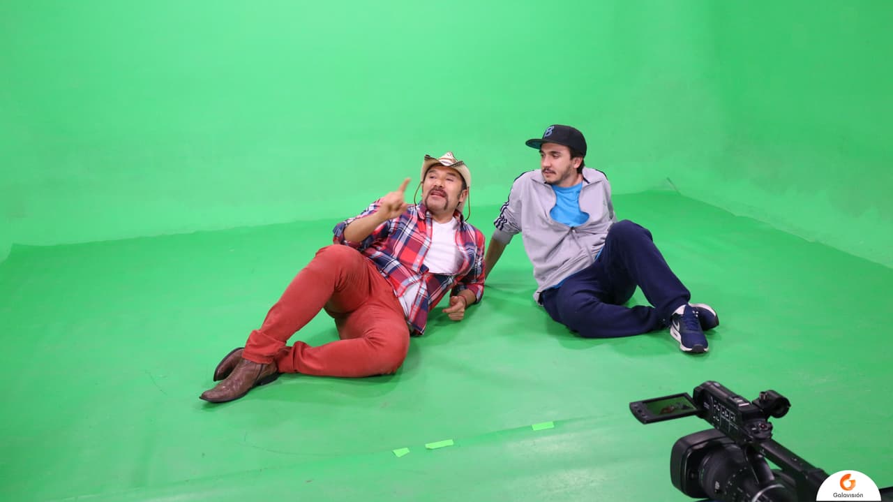 Como cada grabación Luis Manuel Ávila ensayó varias veces sus líneas.