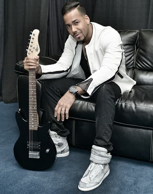 Romeo es todo un galán, y guitarra en mano quiso conqistarnos esta semana.