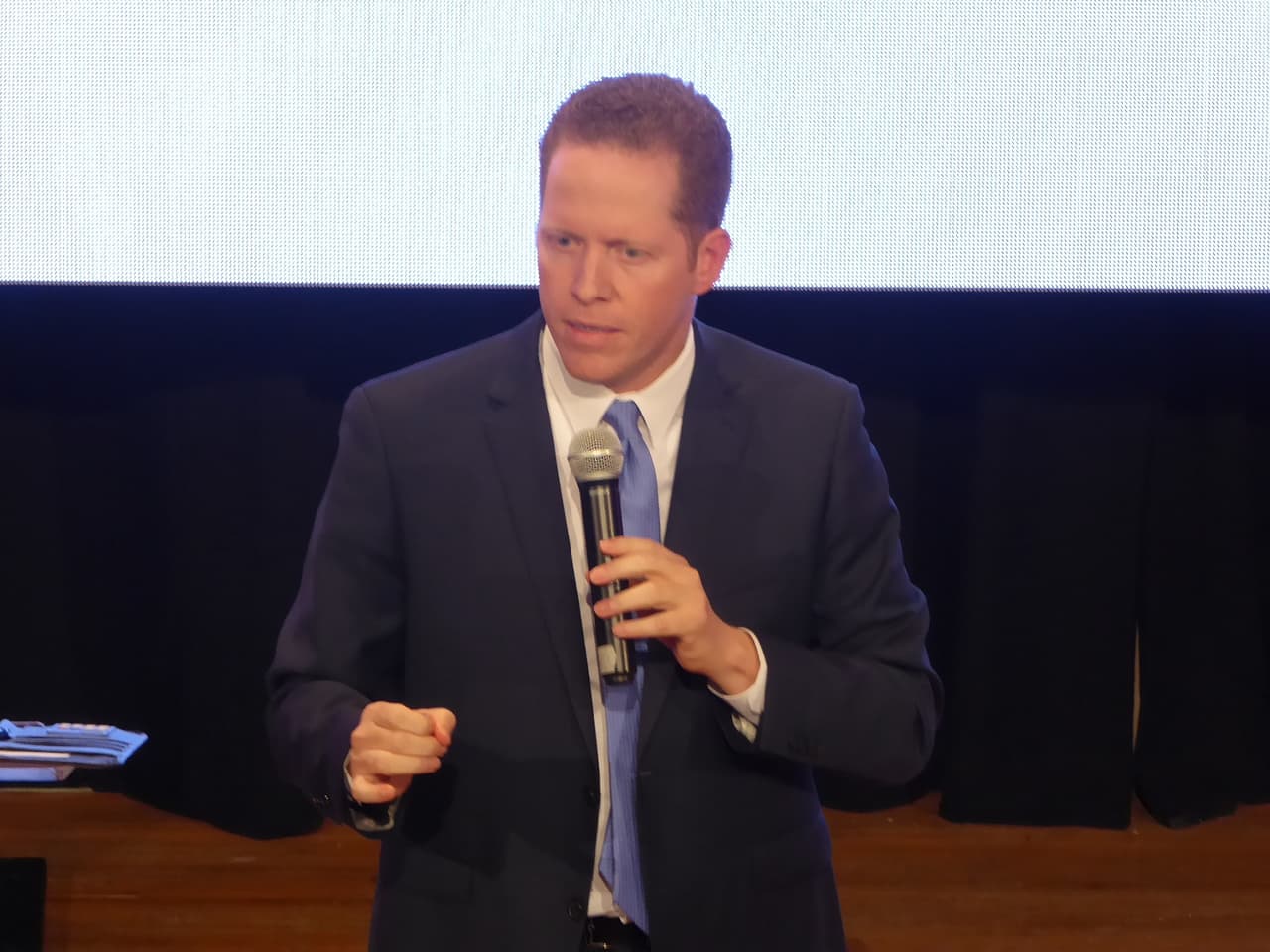 Bernier propuso plan para la recuperación fiscal y económica del país antes que de embarcarse en el estatus político