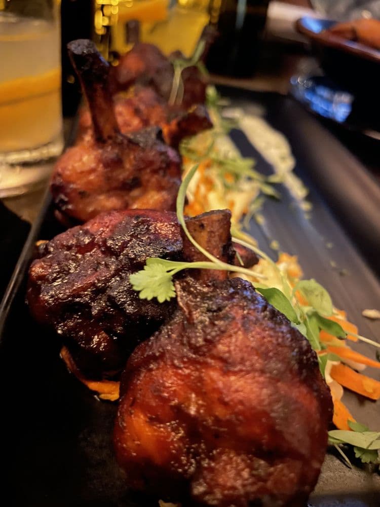 <b><a href="https://www.rocksteadyatl.com/">Número 5: Rock Steady – Atlanta (907 Marietta St NW Atlanta, GA 30318)</a></b>. Establecido en 2019, Rock Steady se promociona como “un moderno restaurante y bar afrocaribeño que sirve cocina afrocaribeña excepcional con estilo y gracia”.