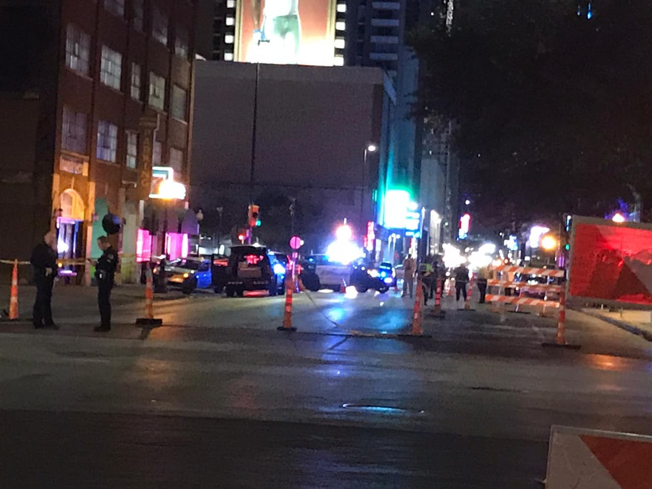 Un oficial de policía de El Centro Community College es herido de bala