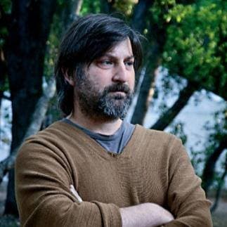 Él es Smiljan Radić un arquitecto de familia inmigrante que ganó el premio Pritzker 2026