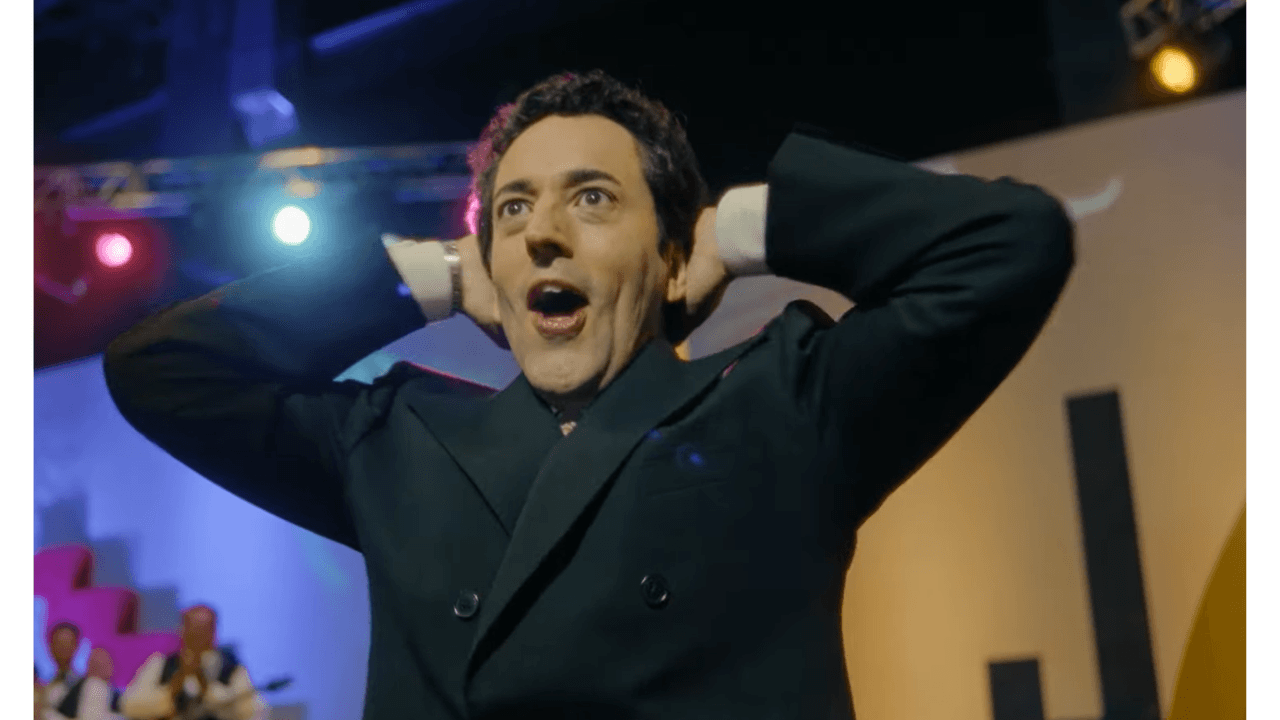 Luis Gerardo Méndez interpreta a Mario Bezares en la serie '¿Quién lo mató?'.