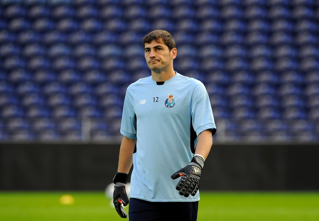 Íker Casillas corrige al FIFA 2016 sobre su retiro