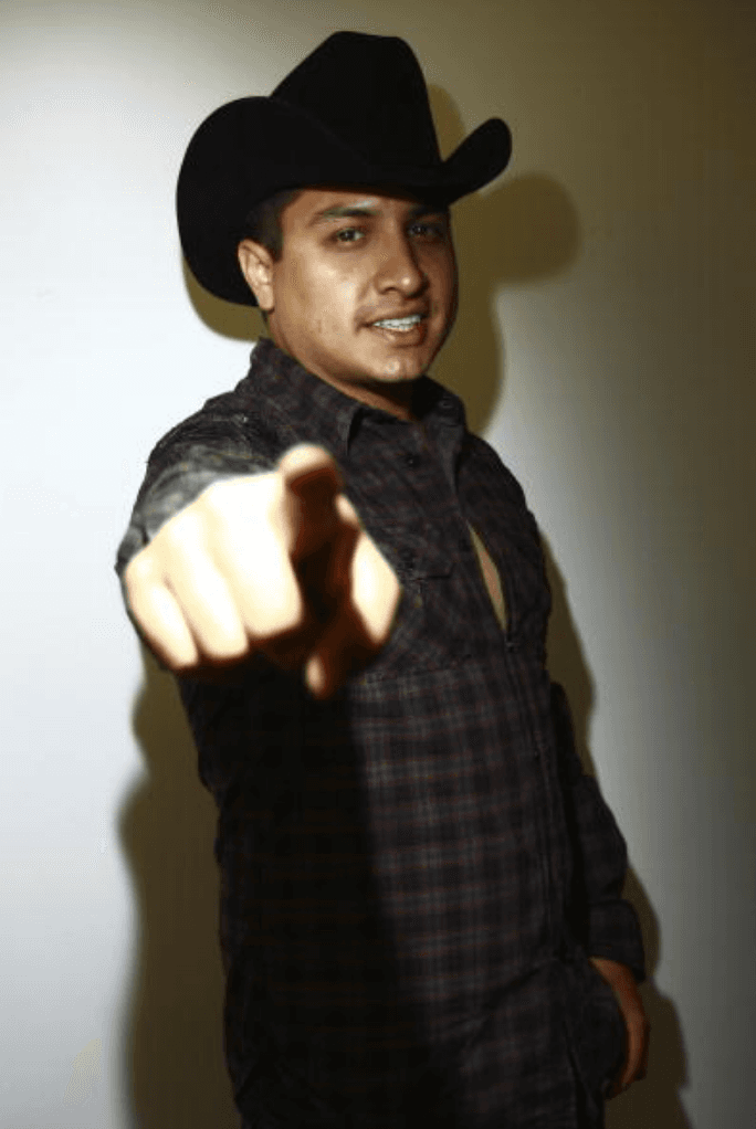 Aquí en 2010. El Julión de Chiapas ha evolucionado su voz y su vestuario: ¡estilo puro!