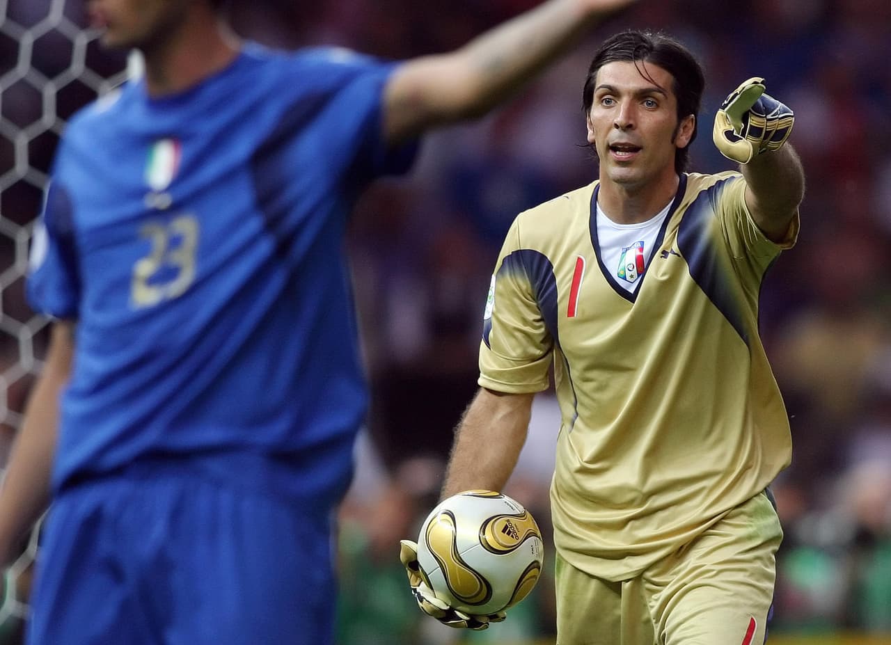 La gloria en la carrera de Gianluigi Buffon y la seleccón de Italia llegó en la Copa del Mundo de Alemania 2006 donde se alzaron con el título al superar en la final a Francia.