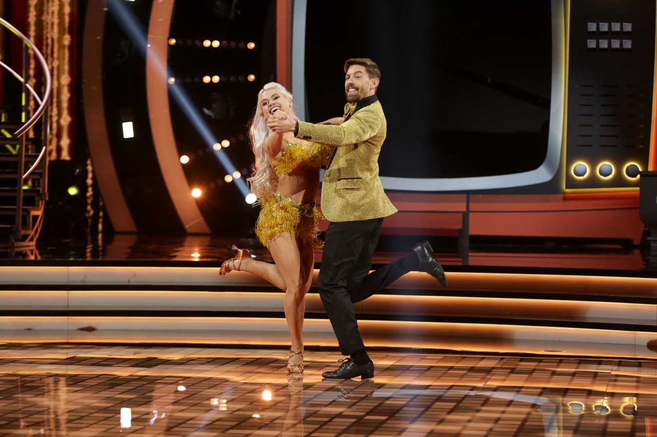 En esa misma gala vimos competir a Adrián Lastra, con Brea Frank , a ritmo de swing. El español recibió críticas positivas de parte de los jueces desde la primera presentación.