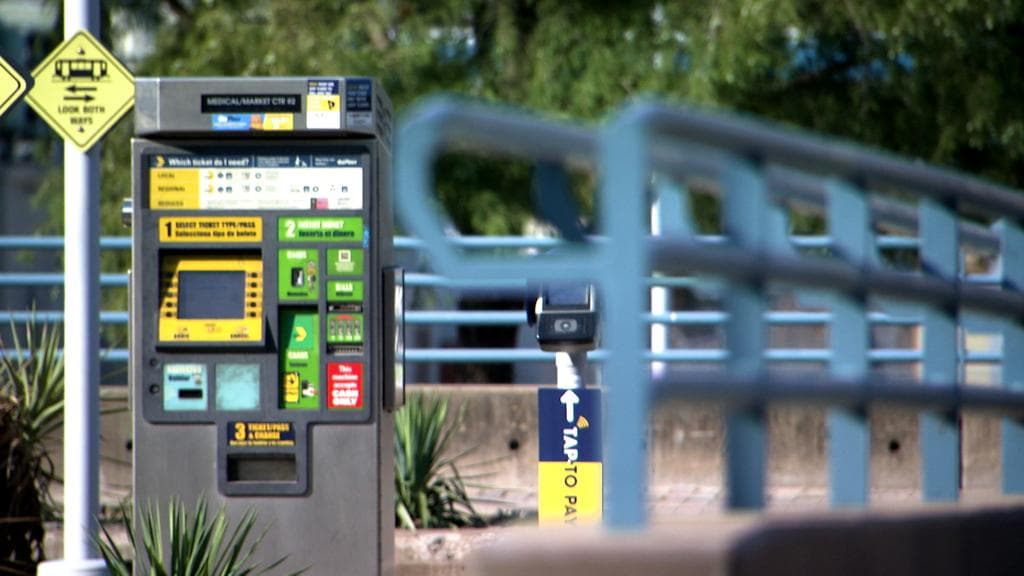 Un peatón muere atropellado por un tren de Trinity Railway Express