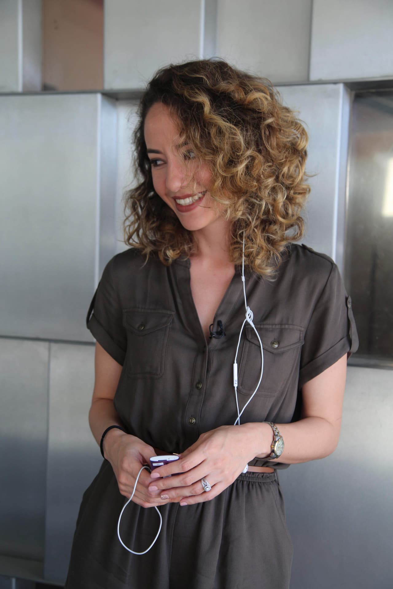 Las concursantes de La Reina de la Canción se enfrentarán en un 'Duelo de Reinas', donde tendrán que cantar a dúo con una compañera de su mismo equipo y probar quién es la mejor. Para eso, estuvieron ensayando con sus capitanes y mentores.