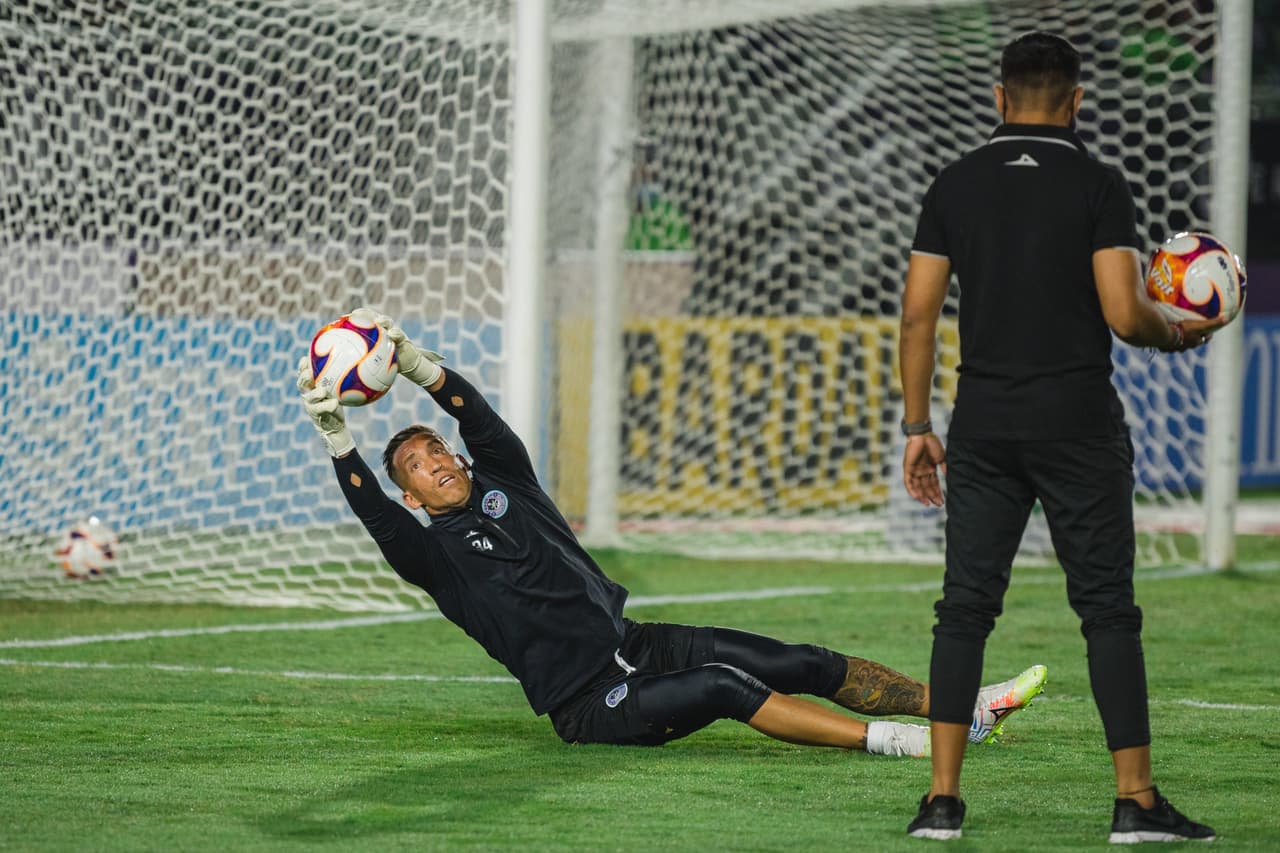 Vikonis tiene claro lo que Pumas pierde sin Carlos González