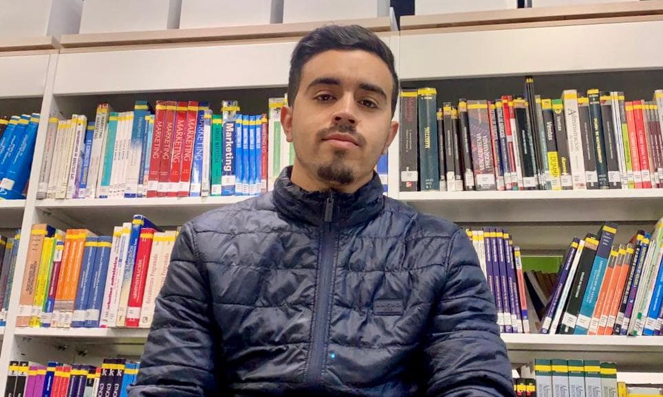 David Felipe Navarro, especialista en marketing, comparte su perspectiva sobre la importancia del posicionamiento en línea y redes sociales en el actual entorno digital.