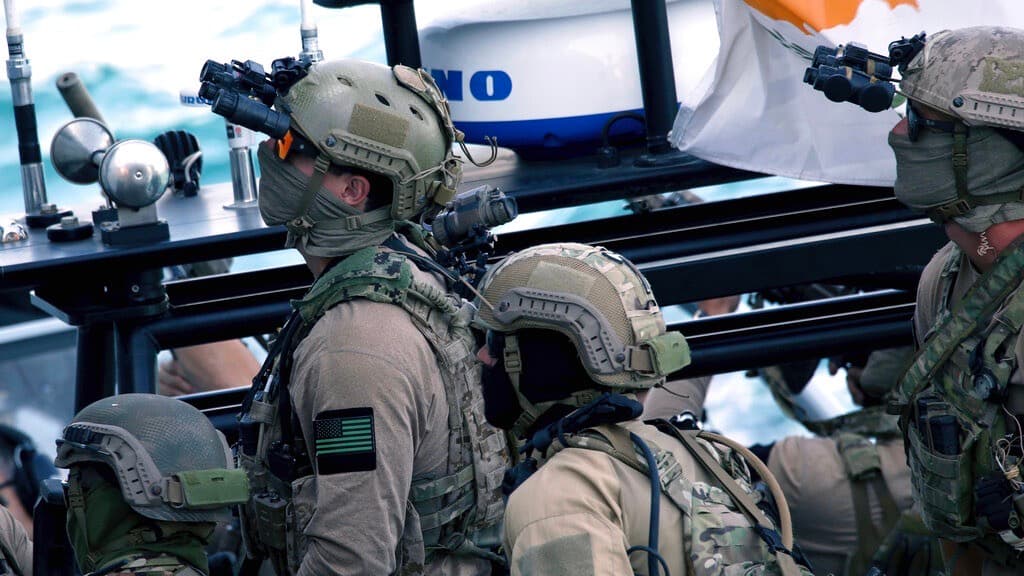 EEUU declara "fallecidos" a dos militares perdidos en el mar en una misión de incautación de armas iraníes