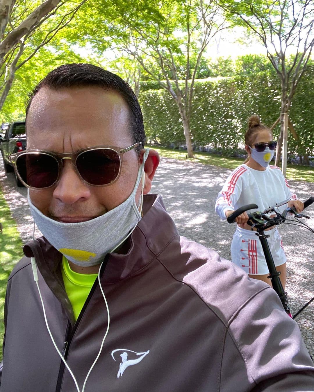 Jennifer Lopez y Alex Rodríguez tuvieron que posponer su boda, la que muchos creían se iba a celebrar a mediados del 2020, pero eso no hizo que su amor se congelara.