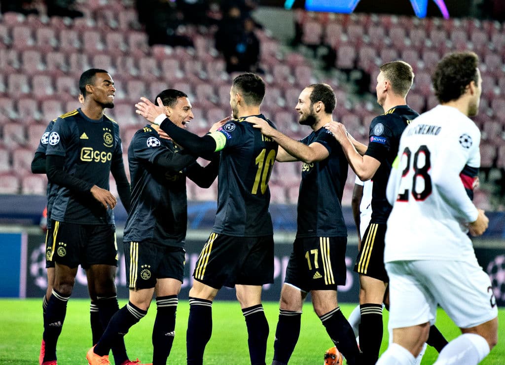 Midtjylland cayó 1-2 ante el Ajax. Dos Santos (1’) y Tadic (13’) marcaron por el Ajax; Dreyer descontó a los 18’.