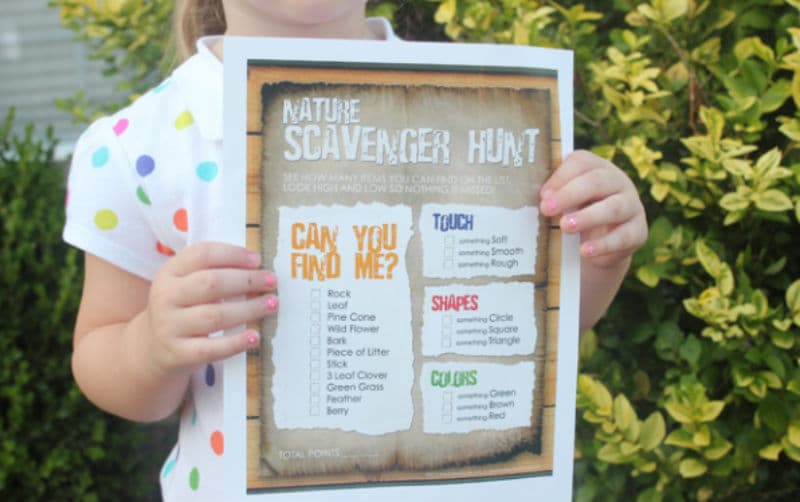 Búsqueda del tesoro: No sólo mantiene a los pequeños activos, corriendo de un lugar a otro, sino que este juego despierta su entusiasmo e imaginación. Algunos parques ofrecen scavenger hunts para grupos de familias. Busca ideas también en Pinterest.com