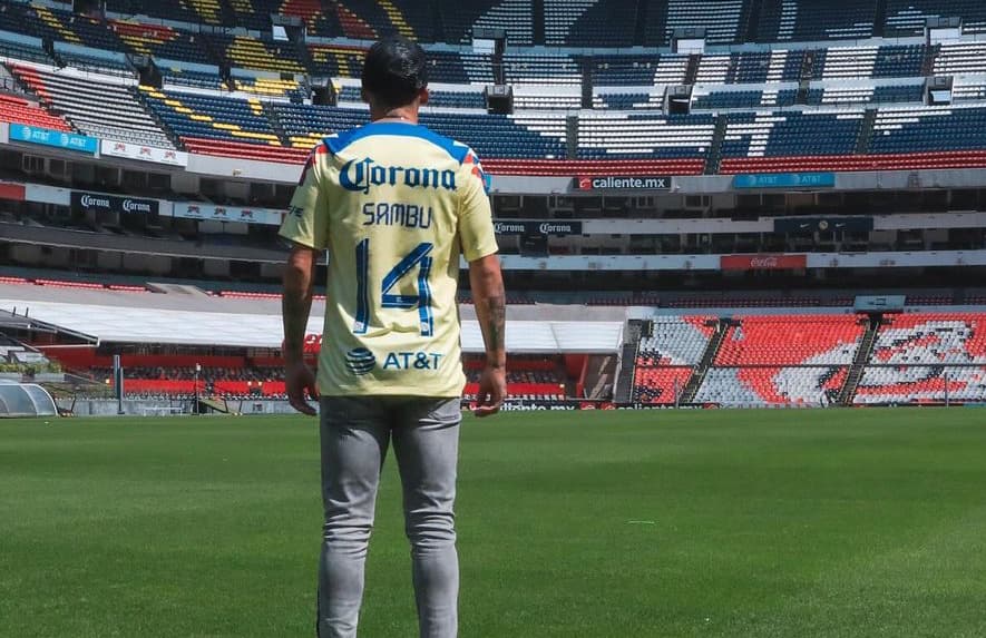 Rubens Sambueza y Reinaldo Navia presumen el recuerdo que se llevan del Azteca