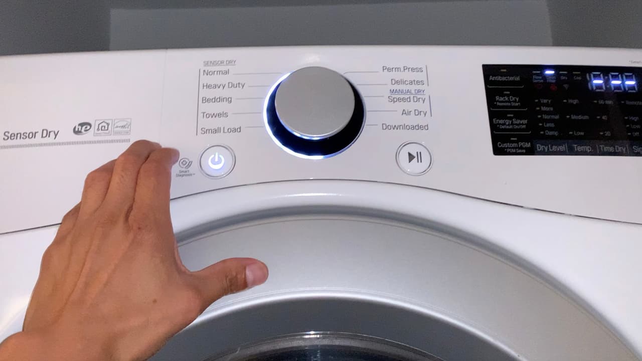 Por lo menos un miembro de la familia debe ser ciudadano de Estados Unidos o extranjero que reúna los requisitos.