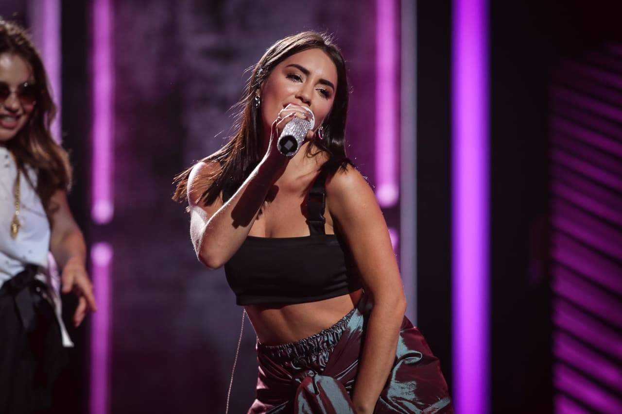 Después de triunfar en argentina como actriz de telenovelas como 'Esperanza mía',
<b>Lali Espósito se lanzó como cantante y tras recibir elogios hasta de la revista Rolling Stone</b>, grabó con Thalía el tema 'Lindo pero bruto'. En
<a href="https://www.univision.com/shows/premio-lo-nuestro">PLN 2019</a> protagonizarán el momento 'Women power'.