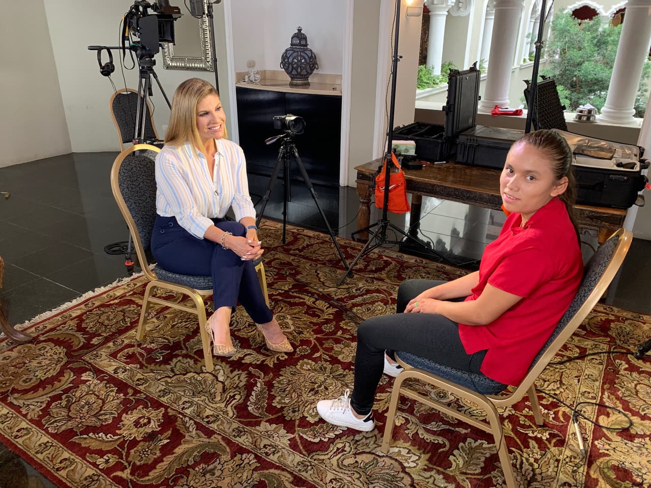 Además, también contribuyó al libro "Count on Me: Tales of Sisterhood and Fierce Friendships",
<b>una colección de ensayos sobre mujeres.</b>
<br>