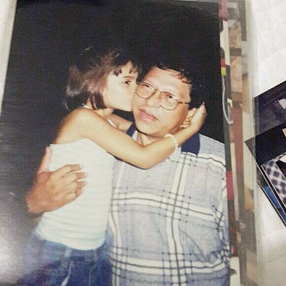 Dos meses antes, Ariadna le había deseado feliz cumpleaños
<b><a href="https://www.facebook.com/Ariadnagutierrezofficial/photos/a.1554951528162637.1073741828.1554875531503570/1627604374230685/?type=3&theater">“al mejor papá del mundo”.</a></b>