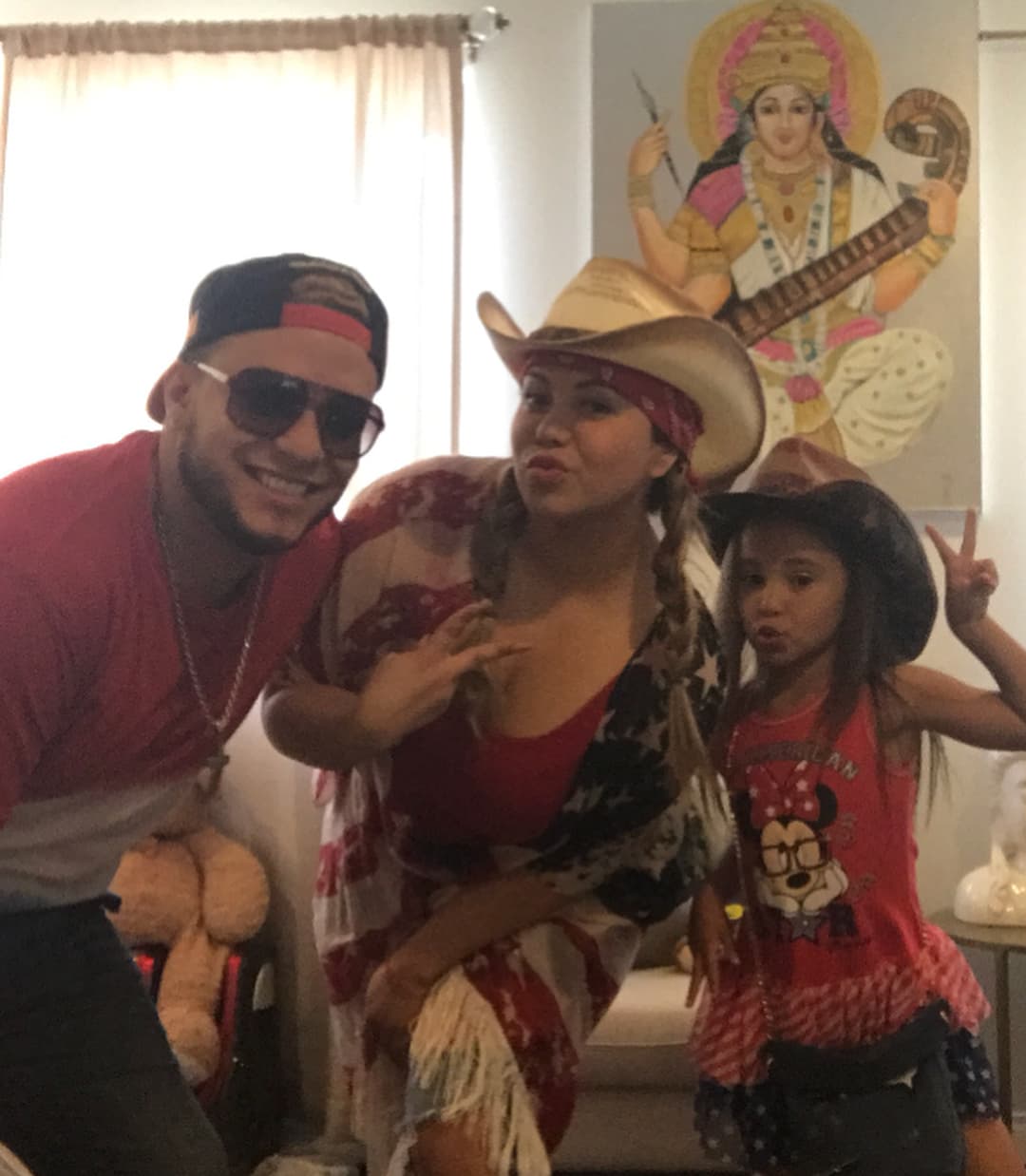 Ese día felicitó a Lorenzo por ser un papá "que les muestra el amor verdadero e incondicional tanto como sea posible ¡Tu corazón es único y tengo la bendición de vivir en él! ¡Hoy te celebro! Te amo", compartió la cantante.