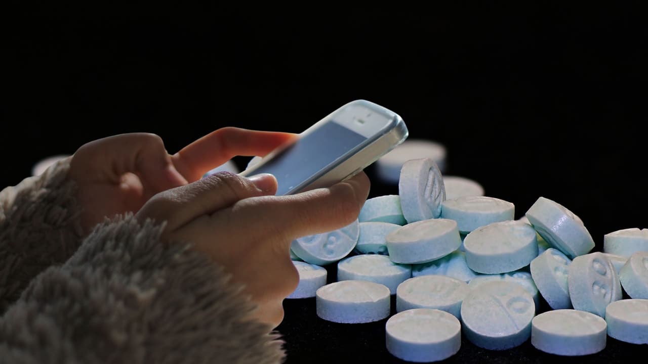 Ofrecen miles de dólares en recompensa por información de traficantes de fentanilo en California