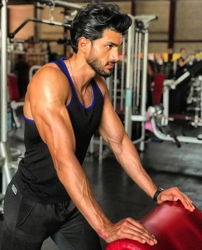 "Para sobrevivir tienes que tener una seguridad fuerte,
<b>estás expuesto a las críticas de los demás</b>. A mí eso al principio me deprimía, te cuestionas si realmente sirves para esto, es una batalla emocional en la que debes aprender a salir victorioso", dijo a El Informador.
<br>