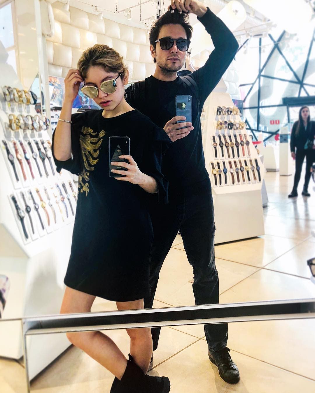 Karol insiste en que no ha sido fácil, pero debe lograrlo por su seguridad: “Aunque no me crean, ya ahora como que no lo uso tanto y lo dejo ahí del ladito. Es una lucha conmigo misma”.