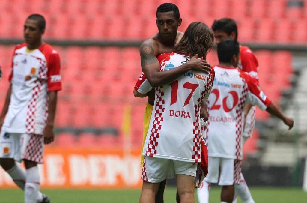 Jesús Ramírez no lo pensó dos veces y mandó a llamar a Enrique Esqueda para que ingresara al terreno de juego. Tras el ingreso del Paleta, Tecos parecía estar funcionando a la perfección y luego de una serie de toques lograron ampliar la diferencia con el gol de Mario Ortiz.