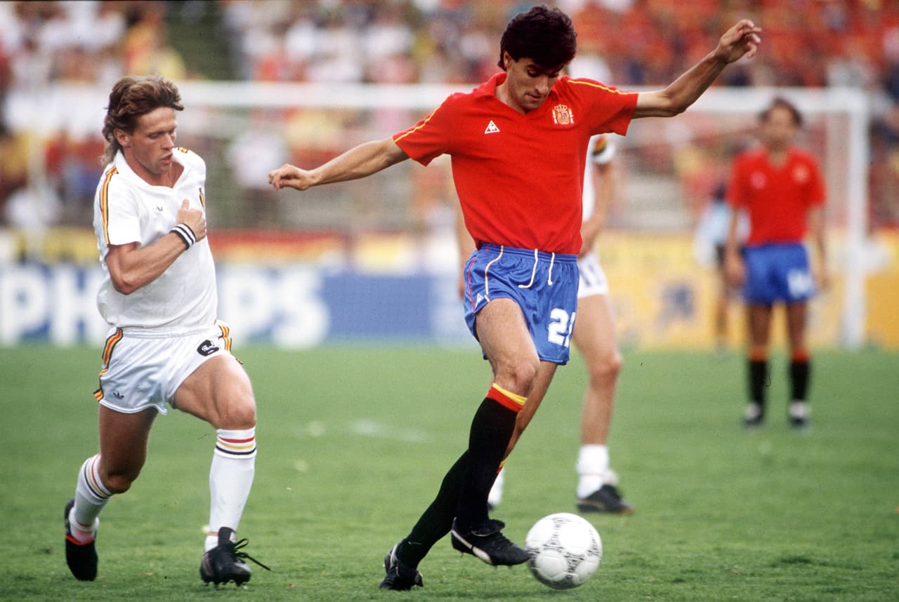 El ahora entrenador de los Pumas solía marcar cuando se ponía La Roja. Hizo 21 goles y ocupa el lugar número 10.