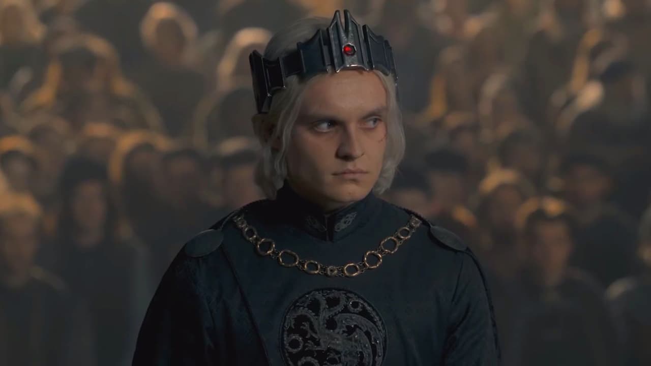 El joven rey Aegon II Targaryen.