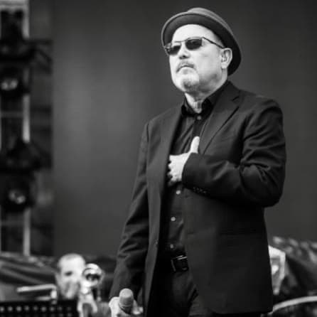 Rubén Blades reconoció públicamente a Joseph Verne cuando este tenía 39 años cumplidos. El 31 de diciembre de 2014 utilizó su página web para dar a conocer que Joseph era su hijo biológico: "Aunque nada podrá jamás aplacar mi vergüenza con él y conmigo mismo, nos reunimos en marzo del 2014 y desde entonces hemos mantenido una comunicación óptima incluyendo a mi nieta".