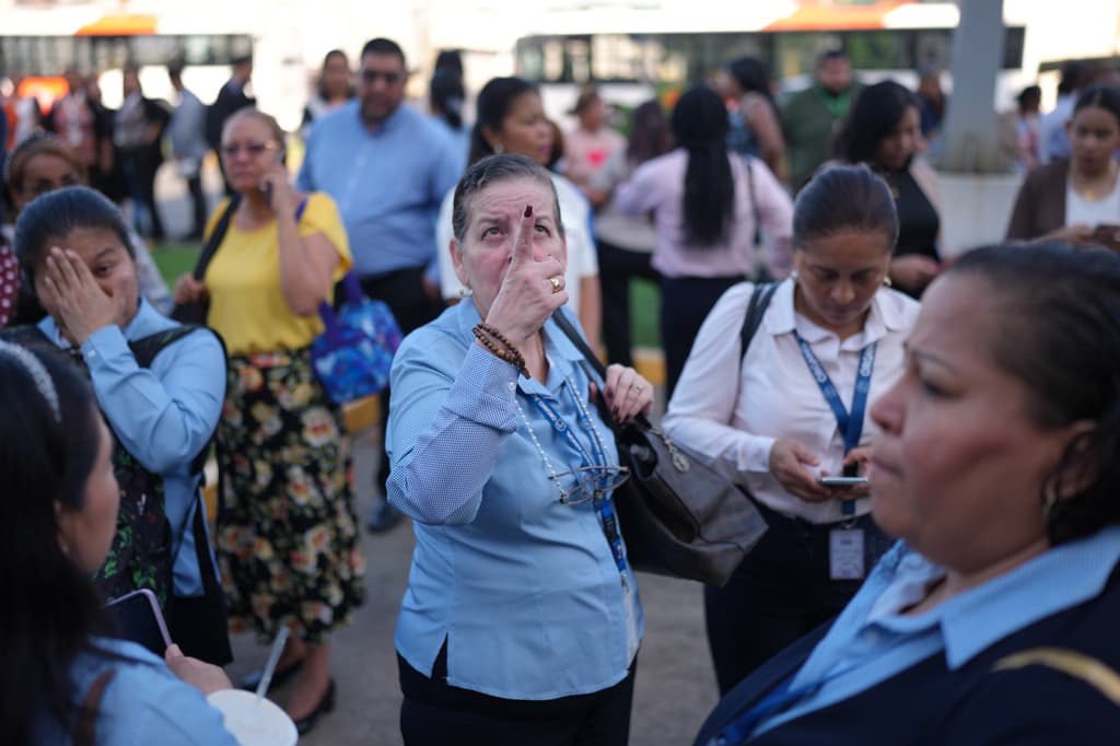 Evacúan edificios y hospitales en Panamá por el terremoto 7.4 con epicentro en Colombia