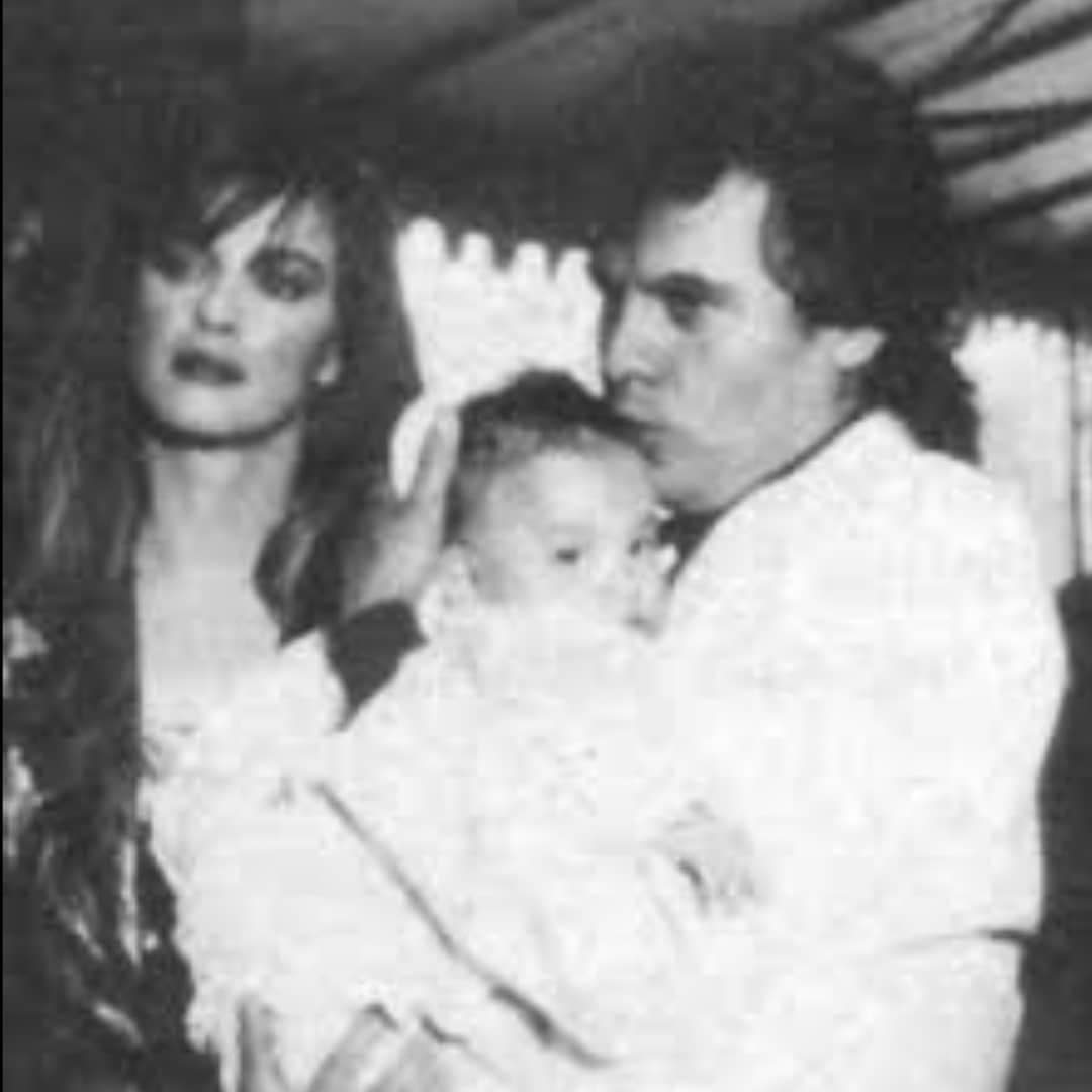 La actriz y el productor Pedro Torres se casaron un año y medio después de que nació Pedro Antonio, quien ahora tiene 32 años y fue ahijado de Juan Gabriel.