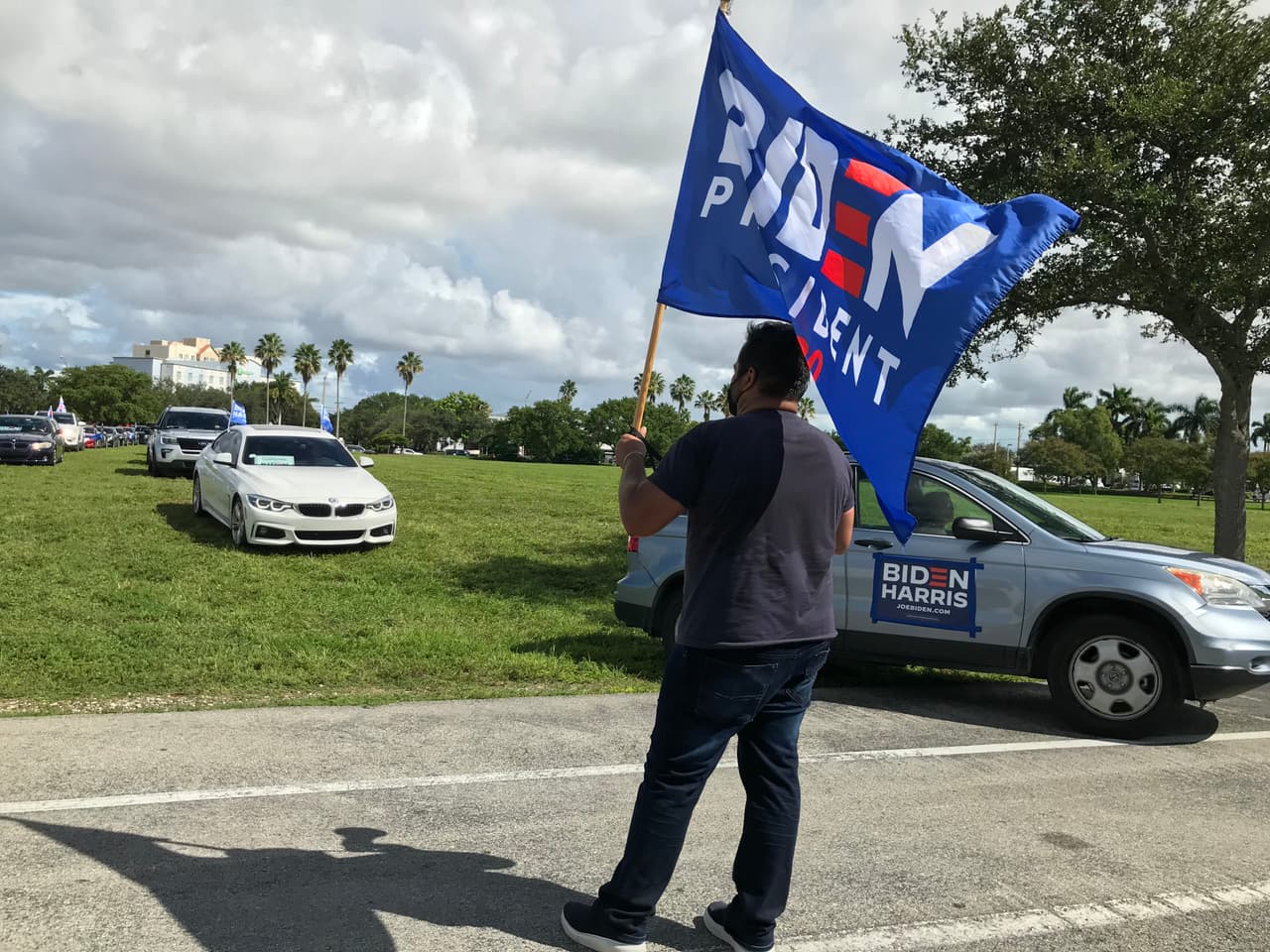 Los demócratas se concentraron para recorrer en caravana desde el 9460 del suroeste de Miami con la calle 27.