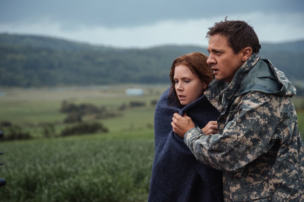 <b>MEJOR GUIÓN ADAPTADO</b>
<br>“Arrival,” Eric Heisserer
<br>“Fences,” August Wilson
<br>“Hidden Figures,” Allison Schroeder y Theodore Melfi
<br>“Lion,” Luke Davies
<br>“Moonlight,” Barry Jenkins; historia por Tarell Alvin McCraney