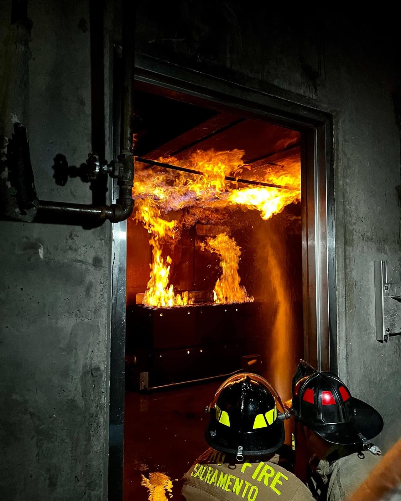 Las parrillas deben colocarse lejos de materiales inflamables y en zonas ventiladas.