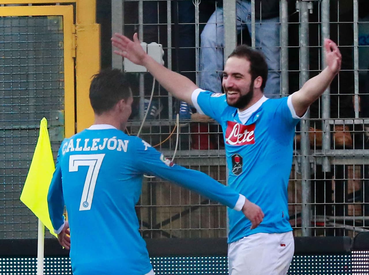 Nápoles golea al Frosinone, toma el liderato y es campeón de invierno en la Serie A