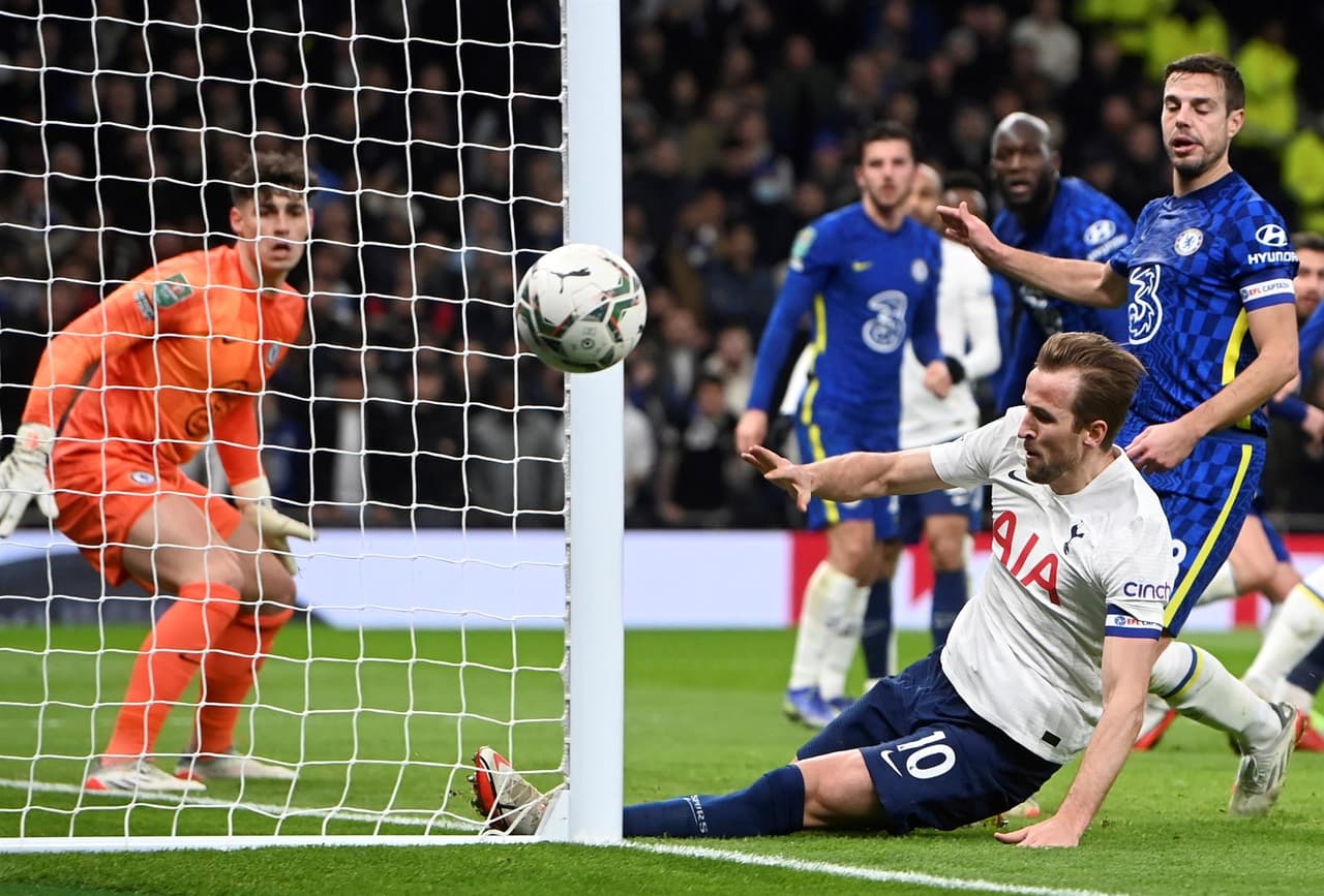 Chelsea se impone por la mínima en la semifinal de vuelta 1-0 y se lleva el triunfo sobre el Tottenham, siendo el primer finalista para la Copa de la Liga de Inglaterra. Antonio Rüdiger le dio el triunfo a los 'Blues' al minuto 18'. El marcador global fue de 3 a cero.